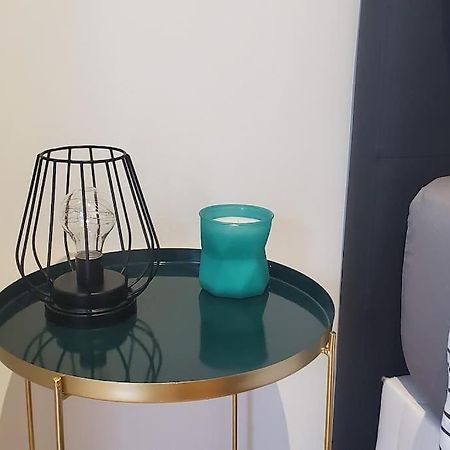 Tulsa Home - Superbe Appartement De Deux Chambres - Avec Terrasse Privee Osny Exterior foto